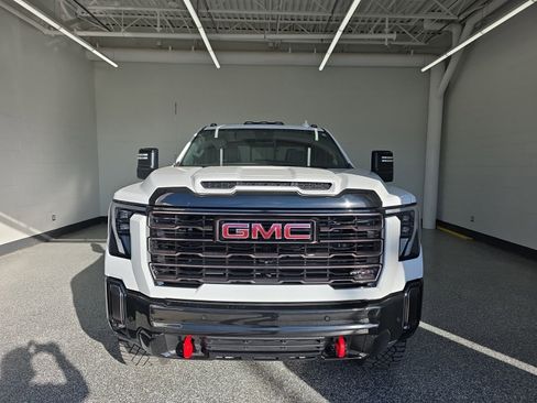 Used 2024 GMC Sierra 2500 AT4X image 8