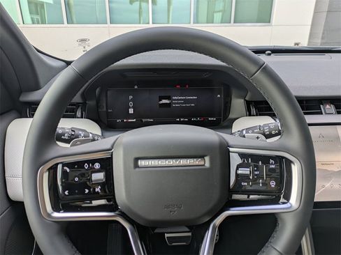 New 2025 Land Rover Discovery Sport Dynamic SE image 31