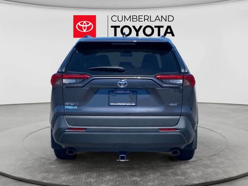 Used 2021 Toyota RAV4 XLE w/ Convenience Package FWD image 4