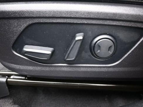 Used 2024 Kia Sorento S image 33