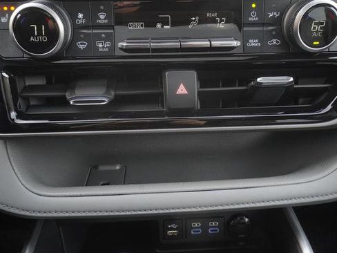 Used 2022 Toyota Highlander XLE image 21