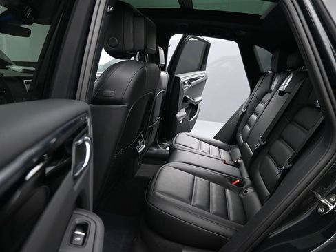 New 2026 Porsche Macan image 24