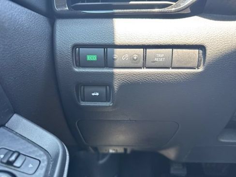 Used 2023 Nissan Sentra SV FWD image 4