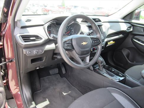 Used 2023 Chevrolet TrailBlazer LT AWD/4WD image 16