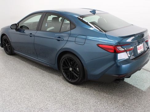 Used 2025 Toyota Camry SE w/ Convenience Package FWD image 9