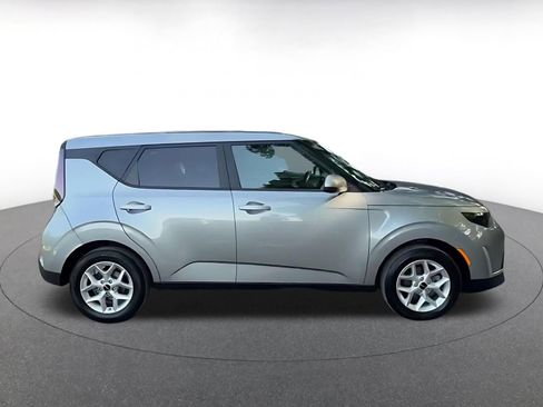 Used 2025 Kia Soul LX w/ LX Technology Package FWD image 16