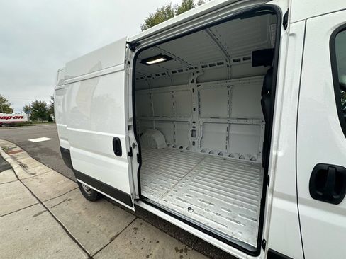 Used 2024 RAM ProMaster 2500 w/ Convenience Group image 10
