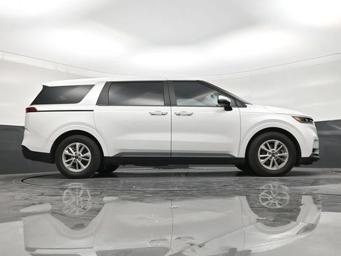 Used 2024 Kia Carnival LX FWD image 25