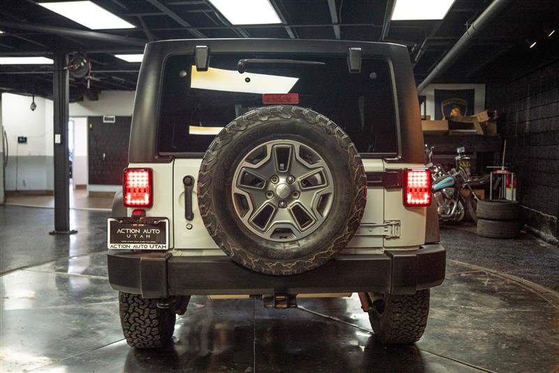 Used 2017 Jeep Wrangler Unlimited Rubicon w/ Connectivity Group AWD/4WD image 6