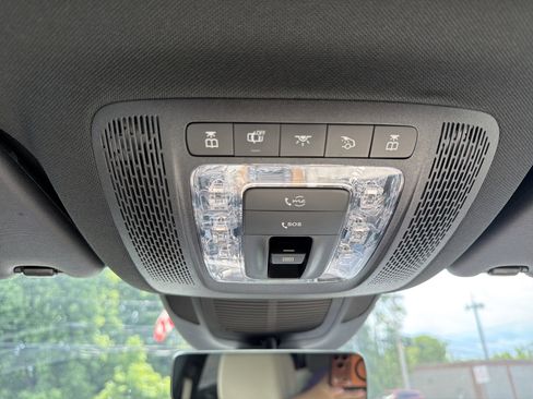 Used 2025 Mercedes-Benz GLS 450 4MATIC image 27