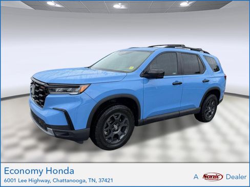 Used 2024 Honda Pilot TrailSport image 1