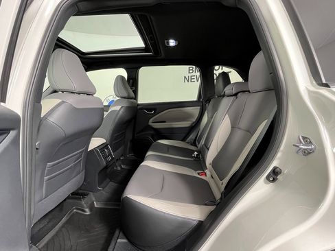 Used 2025 Subaru Forester Limited image 22