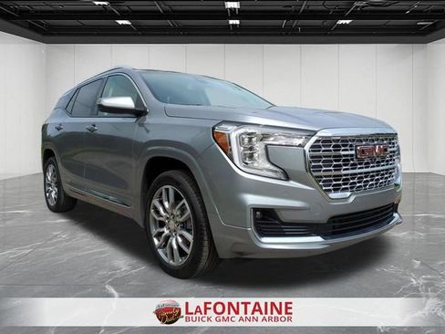 Used 2024 GMC Terrain Denali w/ Denali Premium Package AWD/4WD image 2