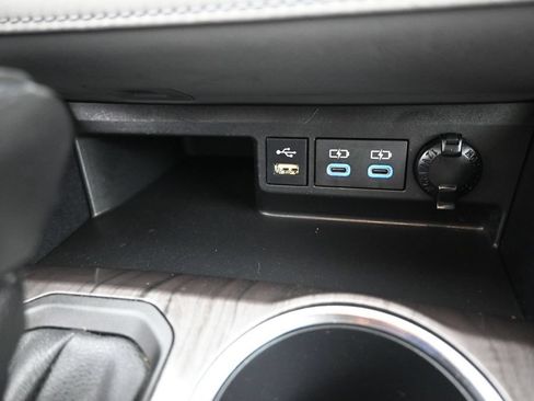 Used 2022 Toyota Highlander Limited FWD image 18