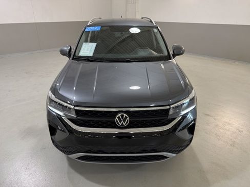 Used 2022 Volkswagen Taos SE AWD/4WD image 3