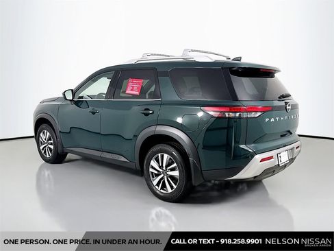 Certified 2024 Nissan Pathfinder SL image 7