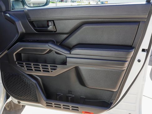 Used 2024 Toyota Tacoma SR w/ SR Upgrade Package AWD/4WD image 27