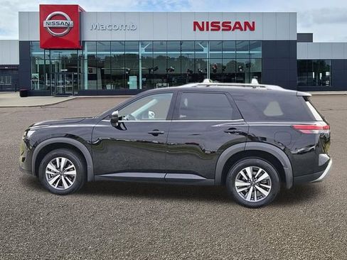 Used 2024 Nissan Pathfinder SL FWD image 7