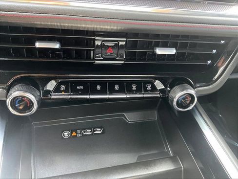 Certified 2025 Chevrolet Suburban RST image 23