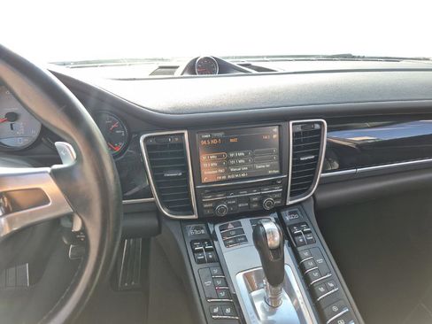 Used 2016 Porsche Panamera S image 21