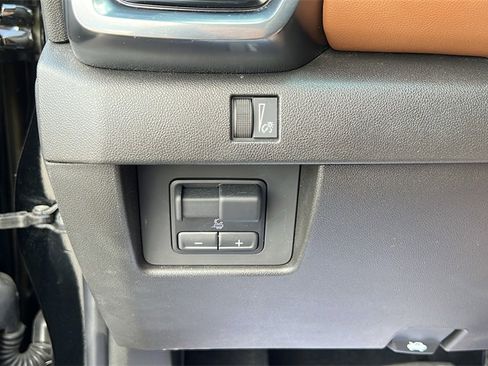 Used 2024 GMC Canyon AT4 image 16