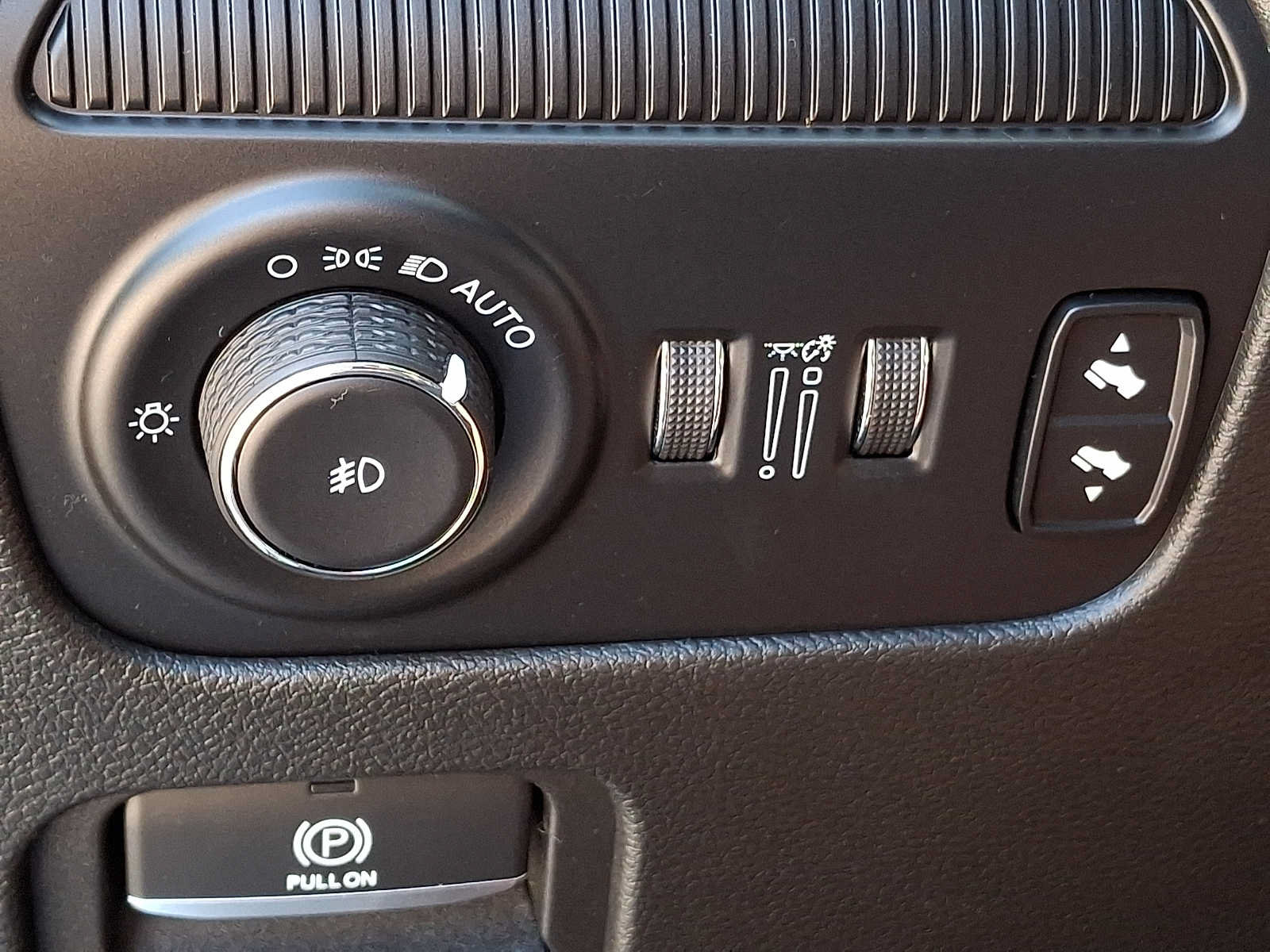 Used 2023 Jeep Grand Wagoneer 4WD image 25