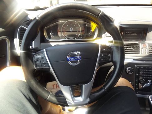Used 2015 Volvo XC60 3.2 Premier Plus AWD/4WD image 9