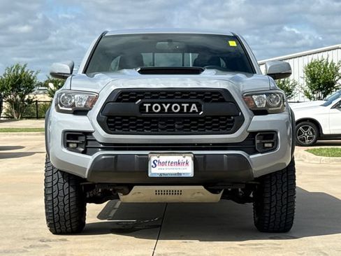 Used 2017 Toyota Tacoma TRD Pro AWD/4WD image 2