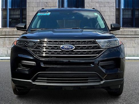 Certified 2023 Ford Explorer XLT w/ Class IV Trailer Tow Package image 3