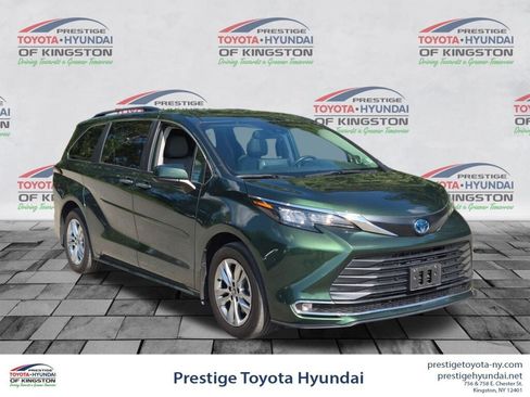 Used 2024 Toyota Sienna XLE w/ XLE Plus Package AWD/4WD image 1