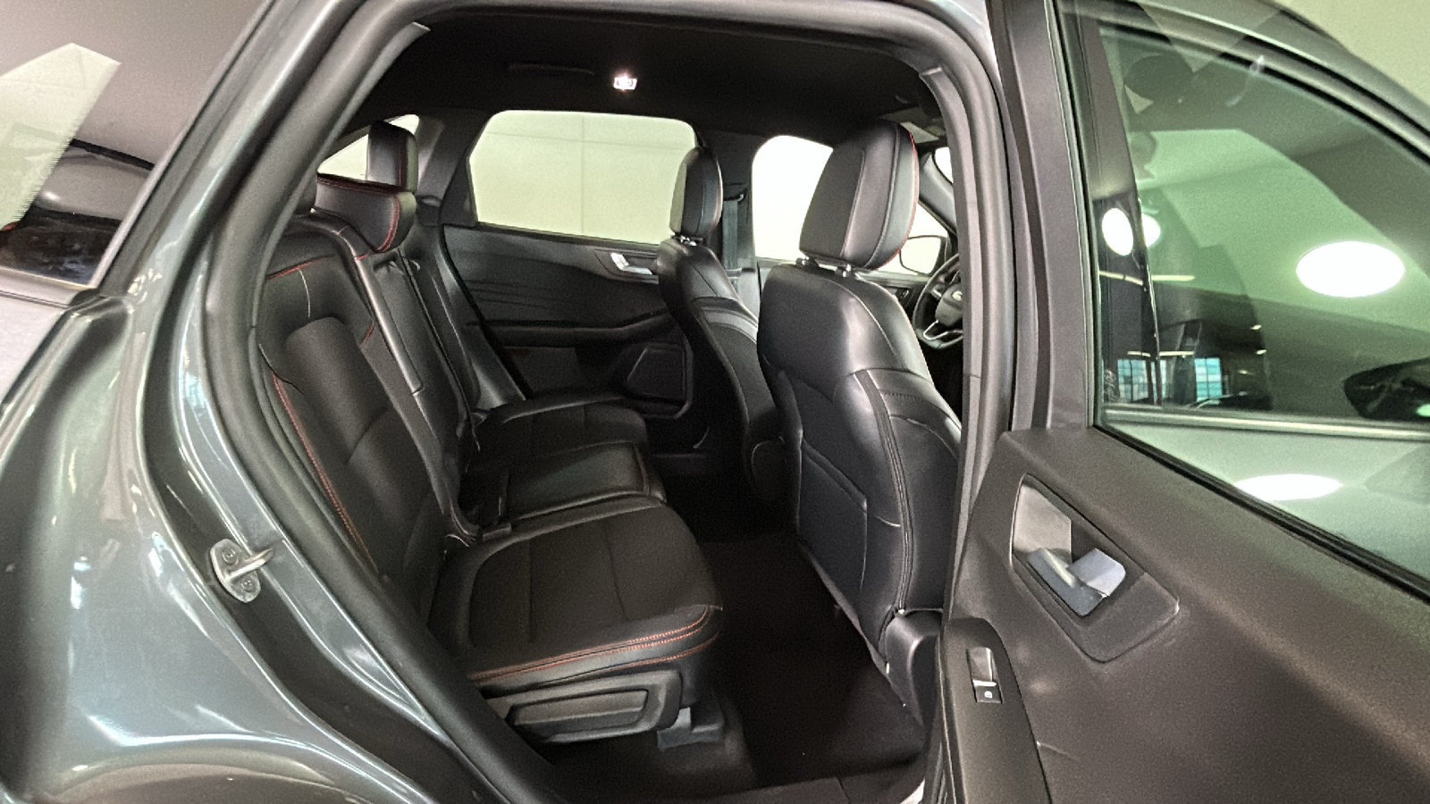 Used 2025 Ford Escape ST-Line Select AWD/4WD image 35
