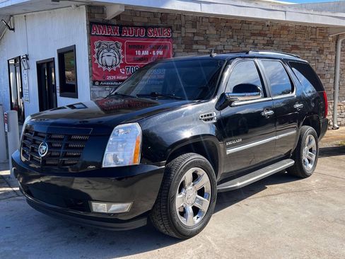 Used 2010 Cadillac Escalade 2WD image 2