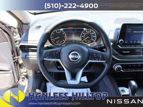Used 2025 Nissan Altima 2.5 SV FWD image 16