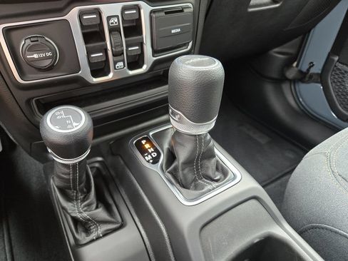 New 2026 Jeep Gladiator Sport AWD/4WD image 18
