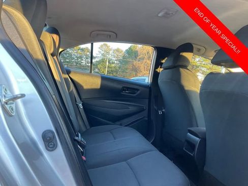 Used 2022 Toyota Corolla LE image 11