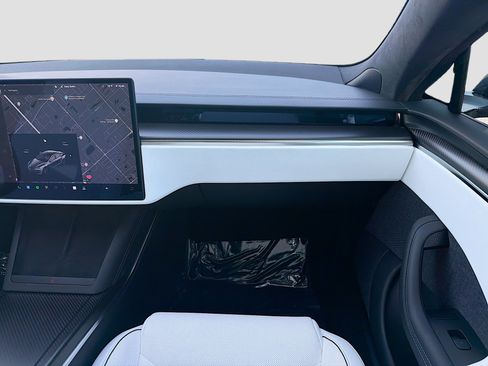 Used 2022 Tesla Model S Plaid image 19