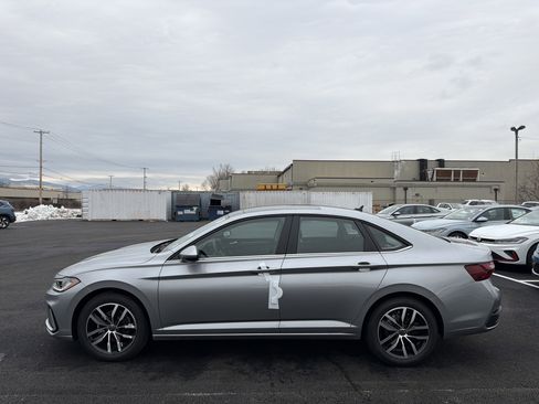 New 2026 Volkswagen Jetta SE image 9