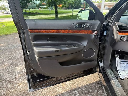Used 2018 Lincoln MKT AWD image 12