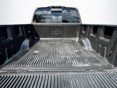 Used 2019 Nissan Titan SV w/ SV Convenience Package image 27