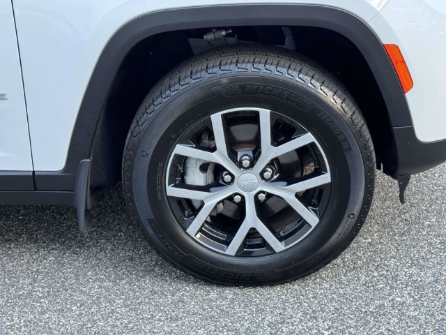 Used 2024 Jeep Grand Cherokee Limited AWD/4WD image 7