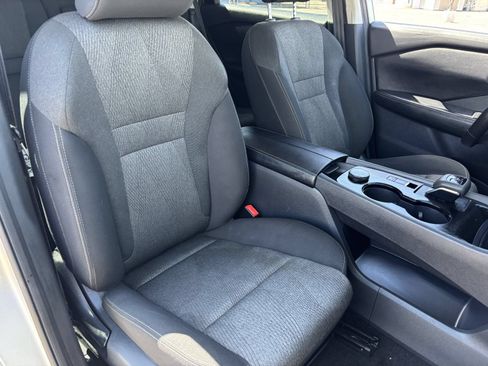 Used 2025 Nissan Rogue SV AWD/4WD image 11