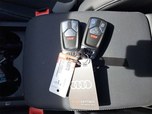 Used 2023 Audi Q5 2.0T Premium w/ Convenience Package image 10