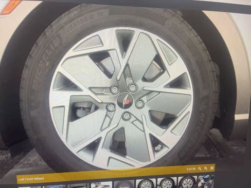 Used 2025 Genesis GV60 RWD image 8