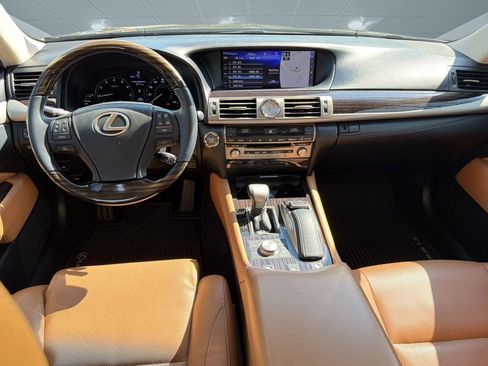 Used 2016 Lexus LS 460 w/ Comfort Package image 17