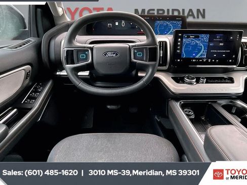 Used 2025 Ford Expedition Active RWD image 5