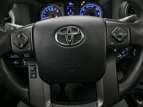 Used 2016 Toyota Tacoma TRD Off-Road image 32
