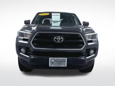 Used 2017 Toyota Tacoma SR5 w/ Tow Package image 3