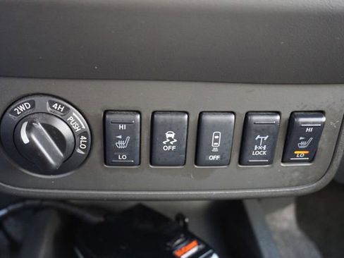 Used 2017 Nissan Frontier PRO-4X w/ Pro-4x Luxury Package image 19