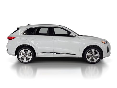 Certified 2025 Audi Q5 Premium Plus w/ Premium Plus image 8