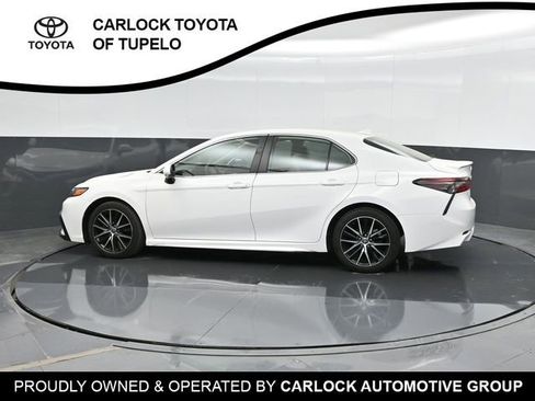 Used 2023 Toyota Camry SE image 9